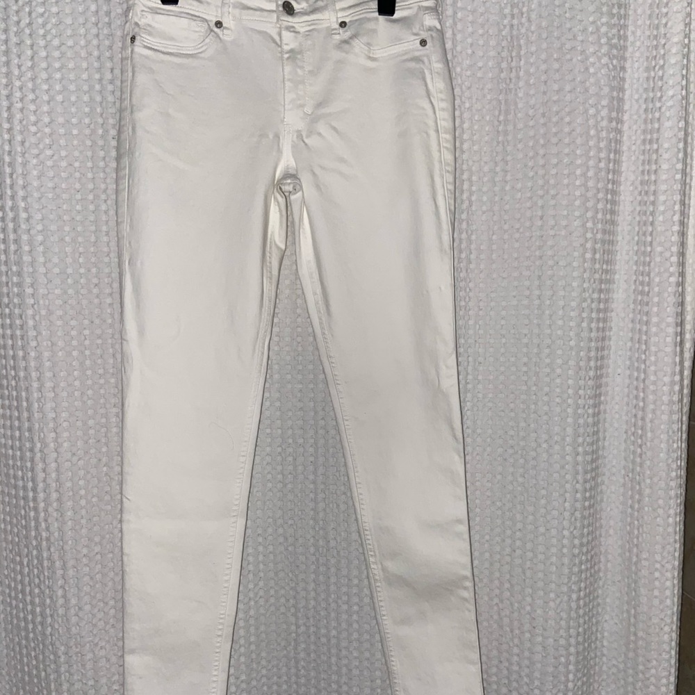 White skinny jeans